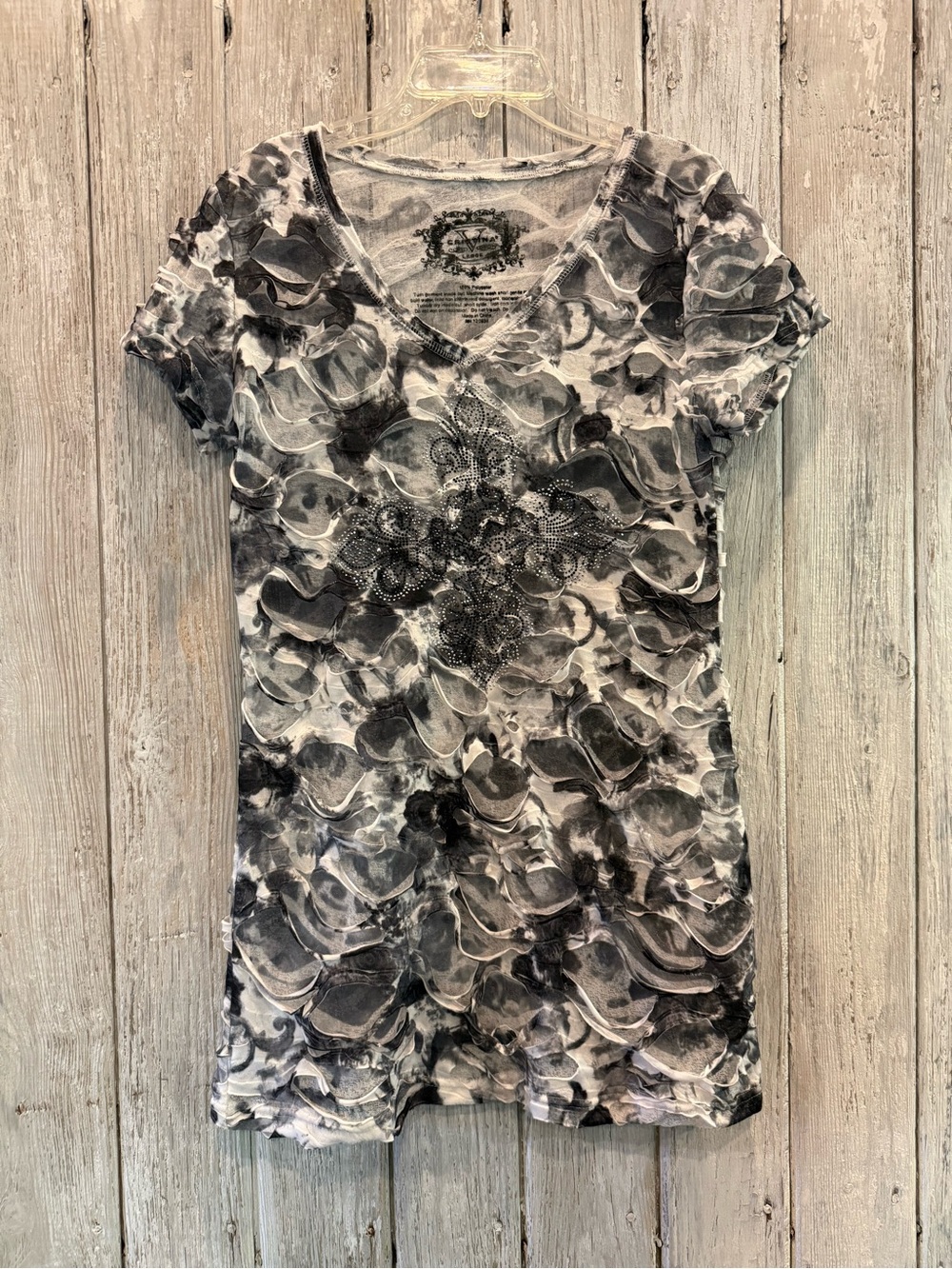V Cristina Black & White V-Neck Short Sleeve Graphic Tee